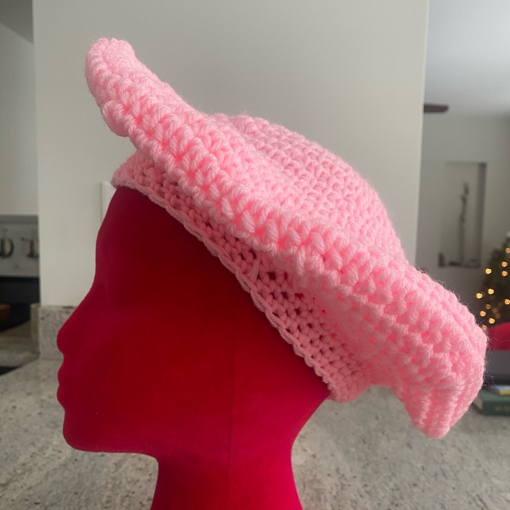 New handmade crocheted beret, pink, OS